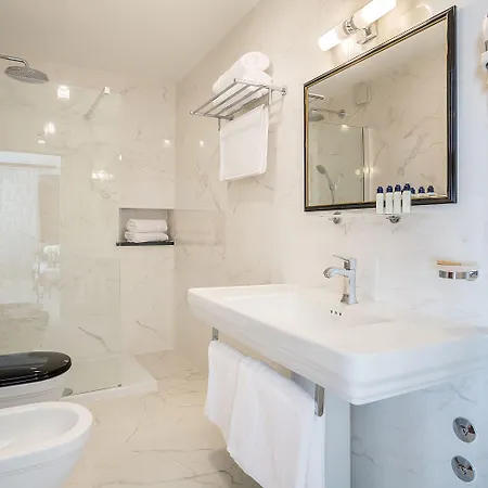 Splendida Palace krevet i doručak 4*